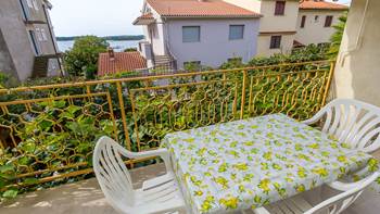 Elegant apartment for 4 persons, two bedrooms, balcony, sea view, 10