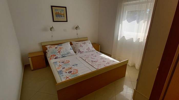 Apartment with double room for 4 persons, parking, WiFi, SAT-TV, 6