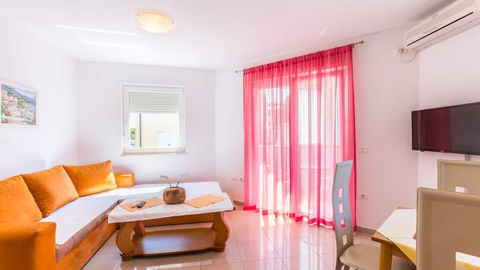Charming apartment for 4 persons with a bedroom and balcony, 1