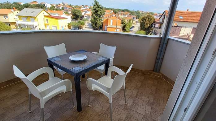 Comfortable apartment in Medulin for 5 persons, private balcony, 10