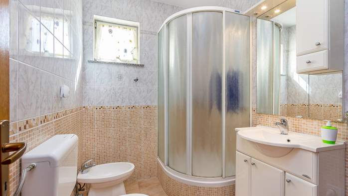 Lovely air-conditioned apartment, with private balcony and SAT-TV, 8