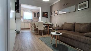 Lovely air-conditioned apartment, with private balcony and SAT-TV, 1