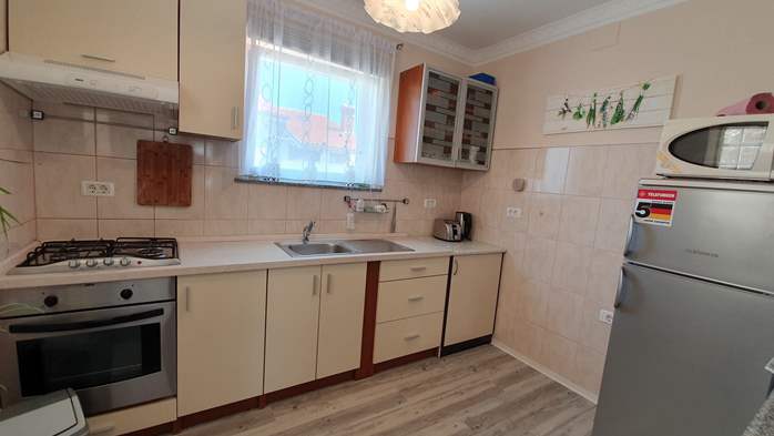 Lovely air-conditioned apartment, with private balcony and SAT-TV, 4