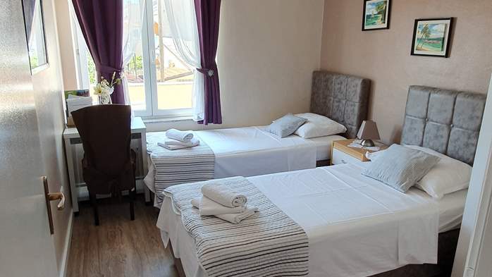 Lovely air-conditioned apartment, with private balcony and SAT-TV, 7