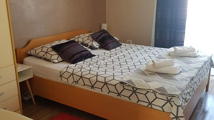 Lovely air-conditioned apartment, with private balcony and SAT-TV, 6