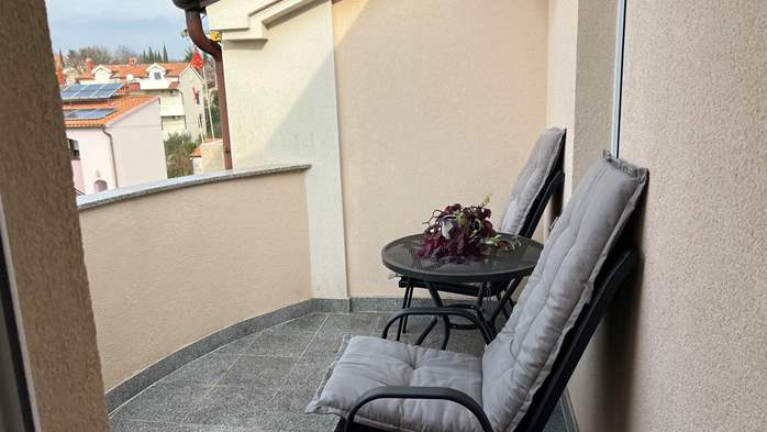 Nice air-conditioned attic apartment with 2 bedrooms and balcony, 7