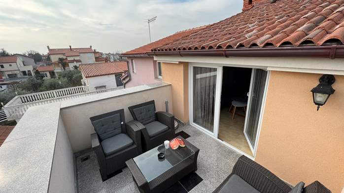 Nice air-conditioned attic apartment with 2 bedrooms and balcony, 8