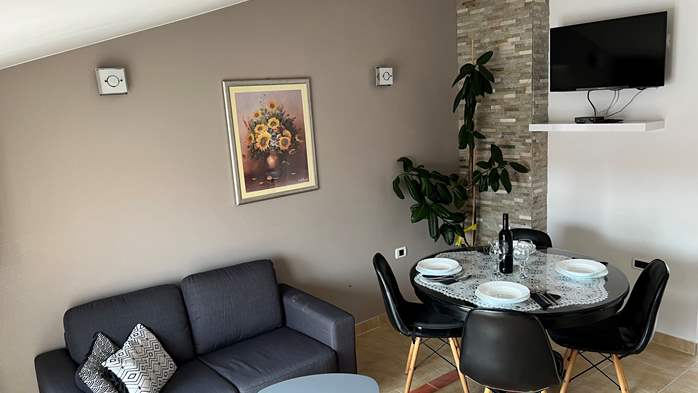 Nice air-conditioned attic apartment with 2 bedrooms and balcony, 10