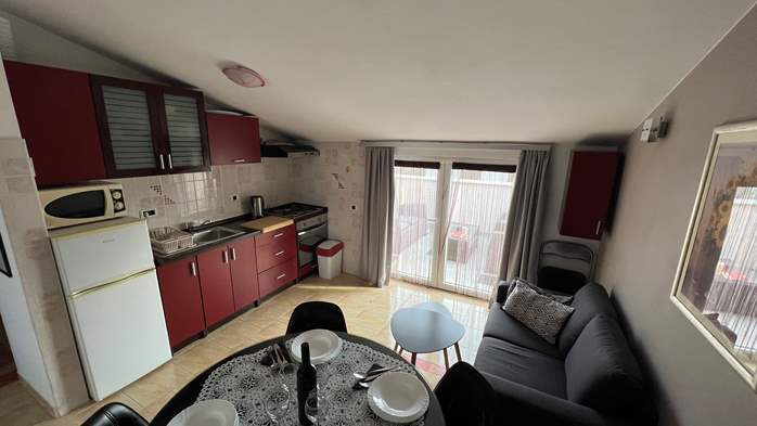 Nice air-conditioned attic apartment with 2 bedrooms and balcony, 1