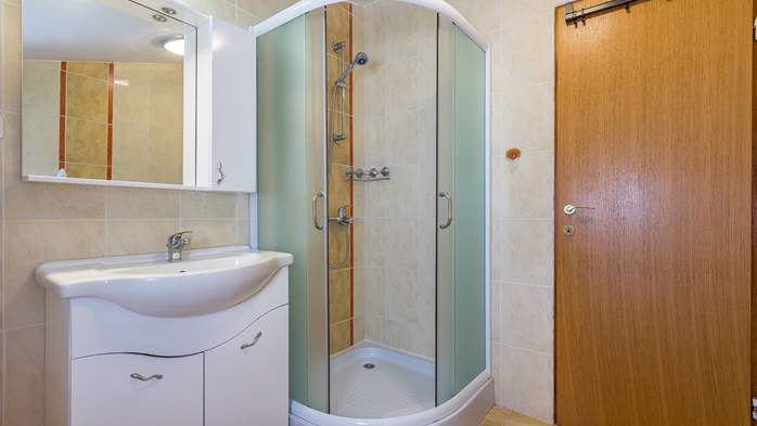 Nice air-conditioned attic apartment with 2 bedrooms and balcony, 13