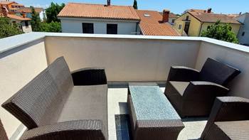 Nice air-conditioned attic apartment with 2 bedrooms and balcony, 8