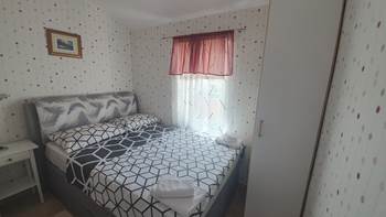 Nice air-conditioned attic apartment with 2 bedrooms and balcony, 3