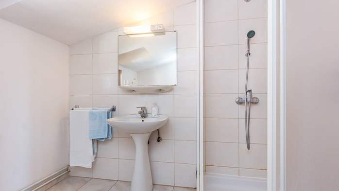 Klimatisierte FeWo mit 2 Schlafzimmern im Dachgeschoss des Hauses, 9