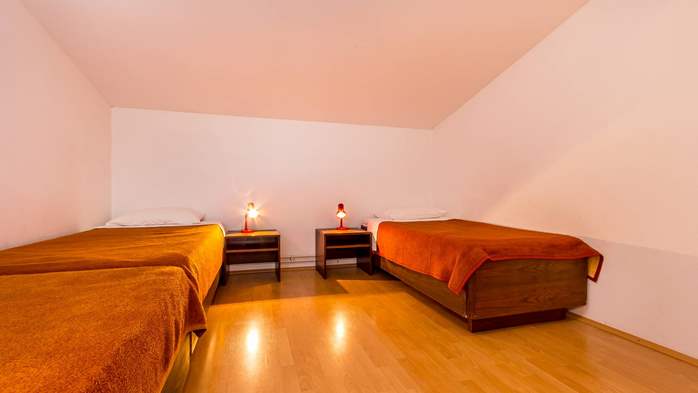 Klimatisierte FeWo mit 2 Schlafzimmern im Dachgeschoss des Hauses, 7