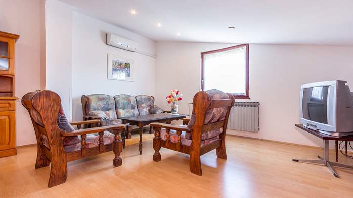 Klimatisierte FeWo mit 2 Schlafzimmern im Dachgeschoss des Hauses, 3