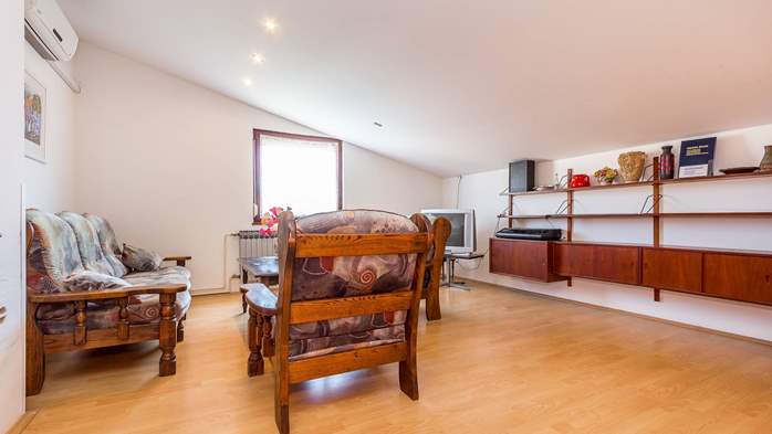 Klimatisierte FeWo mit 2 Schlafzimmern im Dachgeschoss des Hauses, 2