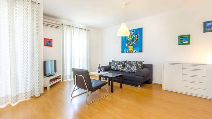 Modern apartment for 4 persons with private balcony in Premantura, 1