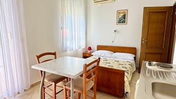 Klimatiziran apartman s terasom i dvije spavaće sobe za 6 osoba, 7