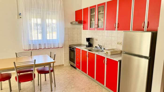 Klimatisiertes Apartment mit Terrasse und 2 SZ für 6 Personen, 3