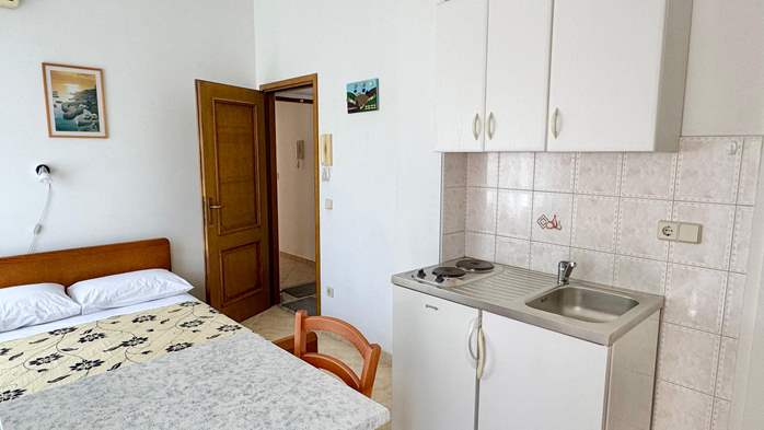 Klimatisiertes Apartment mit Terrasse und 2 SZ für 6 Personen, 6