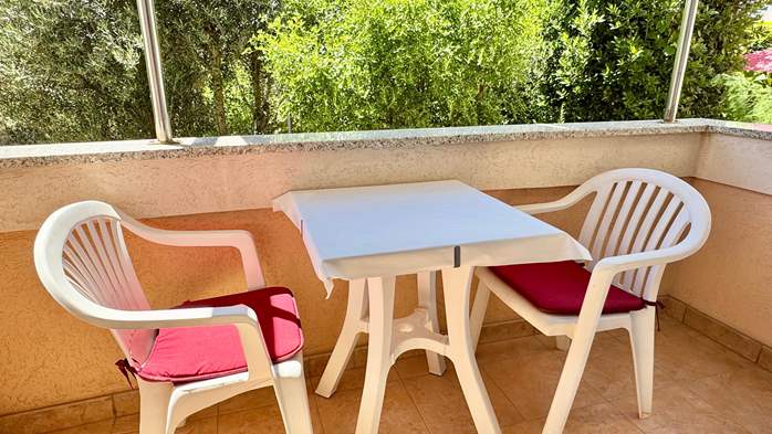Klimatisiertes Apartment mit Terrasse und 2 SZ für 6 Personen, 14