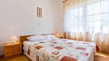 Air-conditioned apartment with terrace and two bedrooms for six, 4