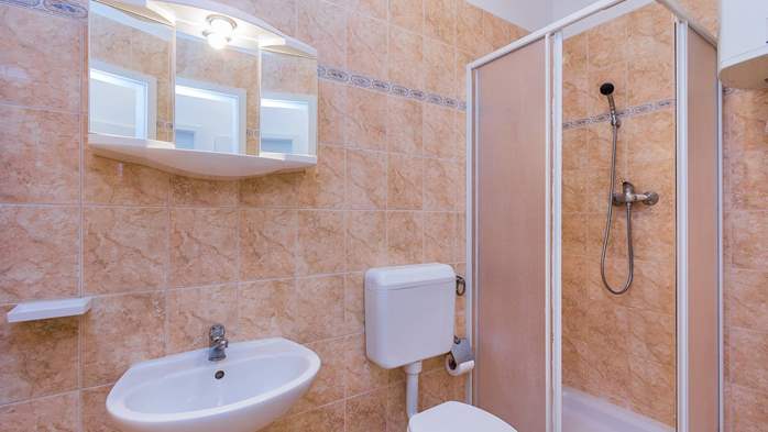 Klimatisiertes Apartment mit Terrasse und 2 SZ für 6 Personen, 6