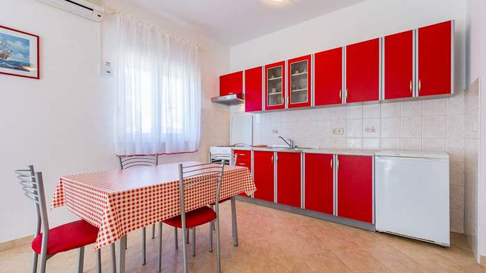 Klimatisiertes Apartment mit Terrasse und 2 SZ für 6 Personen, 2