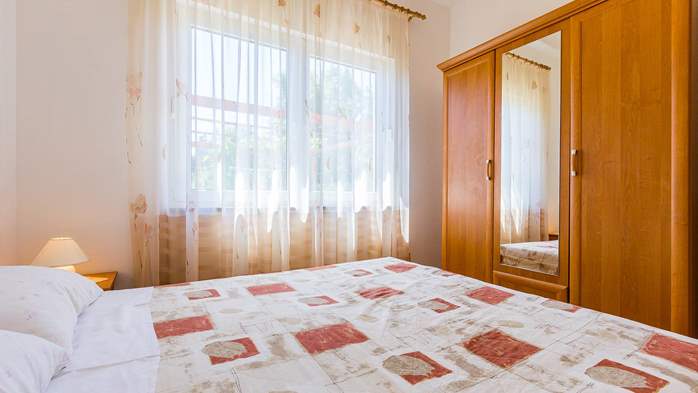 Klimatisiertes Apartment mit Terrasse und 2 SZ für 6 Personen, 5