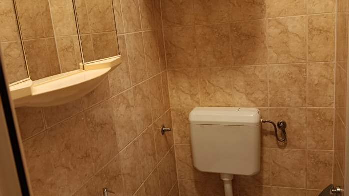 Klimatisiertes Apartment mit Terrasse und 2 SZ für 6 Personen, 13