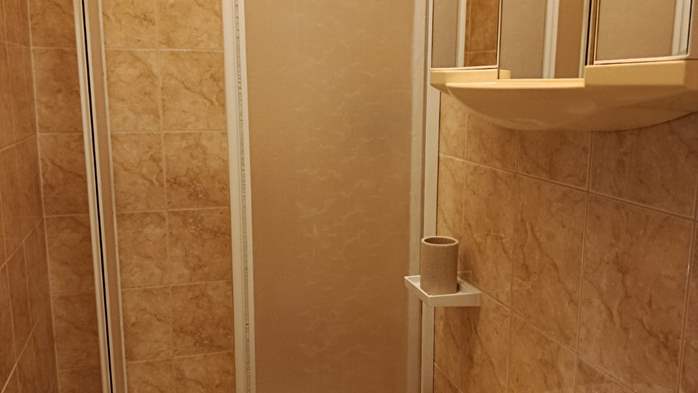 Klimatisiertes Apartment mit Terrasse und 2 SZ für 6 Personen, 14