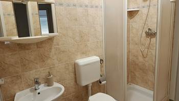 Air-conditioned apartment with terrace and two bedrooms for six, 5