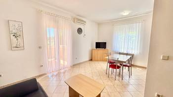 Ugodan ambijent apartmana za 4 osobe, WiFi, parking, klima, vrt, 3