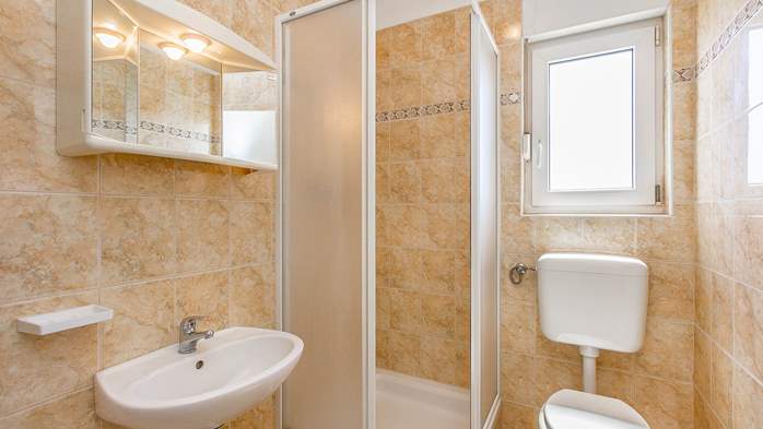 Big apartment for 8 persons with three bedrooms and two bathrooms, 10