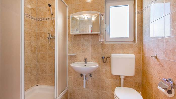 Big apartment for 8 persons with three bedrooms and two bathrooms, 11