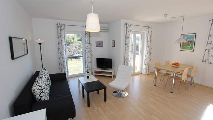 Awesome, air-conditioned apartment for 4 persons in Premantura, 1