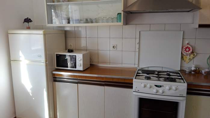 Comfortable apartment for 7 persons in a quiet area, parking, 2