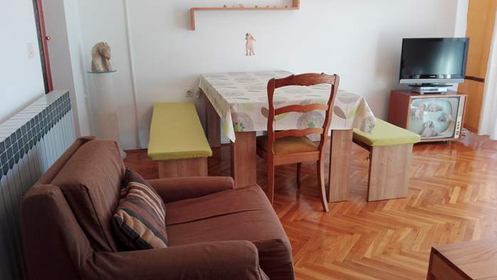 Comfortable apartment for 7 persons in a quiet area, parking, 5