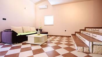 Spacious air conditioned ground floor apartment, WiFi and SAT-TV, 2