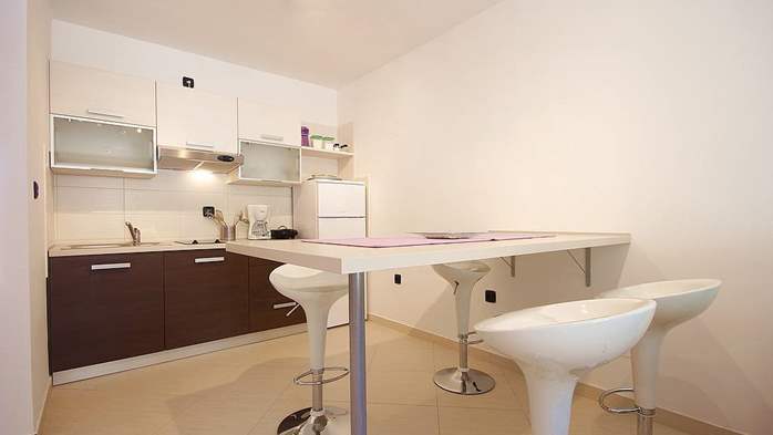 Modern 2 bedroom apartment, with terrace and barbecue, WiFi, 4