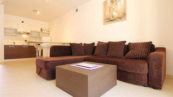 Modern 2 bedroom apartment, with terrace and barbecue, WiFi, 1