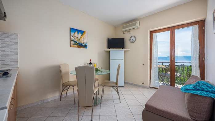 Apartment for 4 persons, on the second floor, sea view balcony, 3