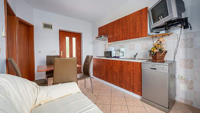 Lovely air conditioned apartment for 2 persons, WiFi and SAT-TV, 4